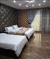 Quarto triplo luxo | Wi-Fi de cortesia, roupa de cama