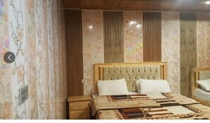 Deluxe Triple Room | 1 bedroom, free WiFi, bed sheets