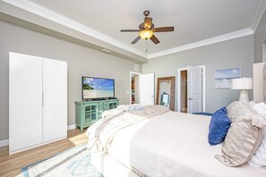 4 habitaciones, escritorio, tabla de planchar con plancha y internet 