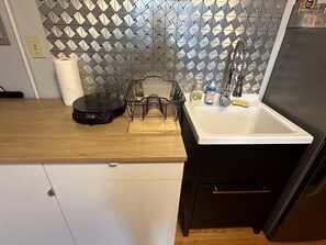 Kylskåp, mikrovågsugn, ugn och spishäll