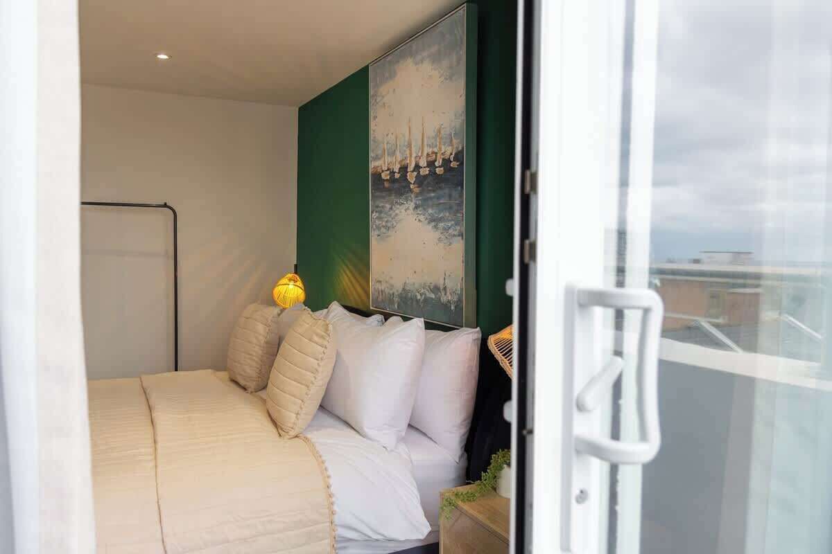 3 bedrooms, iron/ironing board, travel crib, WiFi