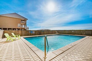 Pool - 🏝️BeachFront Gulf Views- Walk to Beach-Comm.Pool-2BR Sundunes 134 (Navarre Beach)