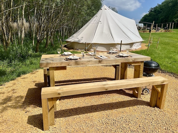 تناول الطعام بالخارج