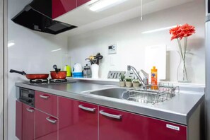 冰箱、微波炉、烤箱、炉灶