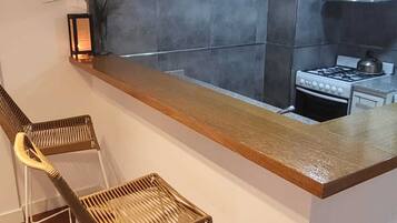 Microondas, horno, cafetera/tetera, tetera/pava eléctrica