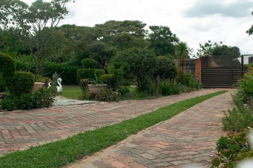 Neat 2 bed guest house close to CBD airport, shops