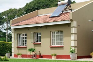 Exterior - Neat 2 bed guest house close to CBD airport, shops (Harare)