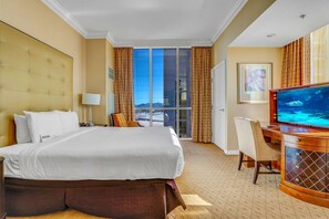 1 bedroom, desk, iron/ironing board, free WiFi - Black Friday Sale: Luxury 1BR Suite | 32nd Floor MGM Signature | TopGolf View (LAS VEGAS)