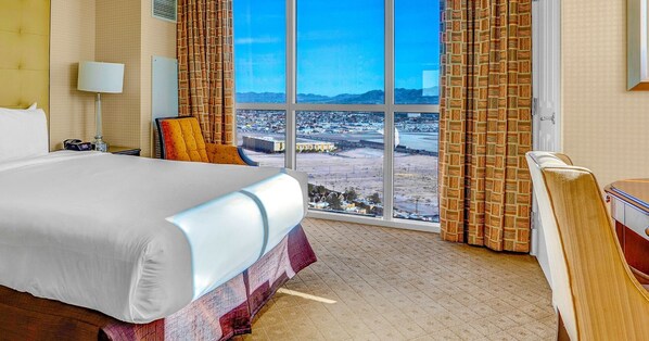 1 bedroom, desk, iron/ironing board, free WiFi - Black Friday Sale: Luxury 1BR Suite | 32nd Floor MGM Signature | TopGolf View (LAS VEGAS)