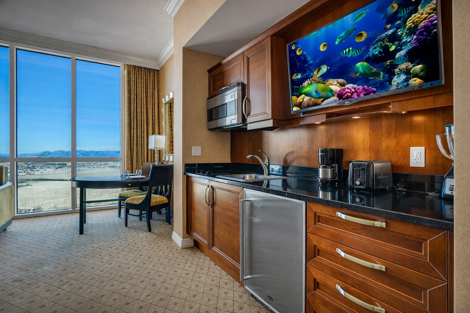 雪櫃、微波爐、焗爐、爐具