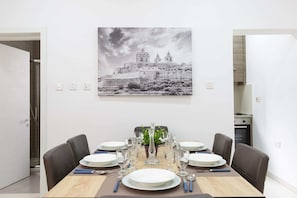 Apartamento básico, várias camas | Opções para refeição