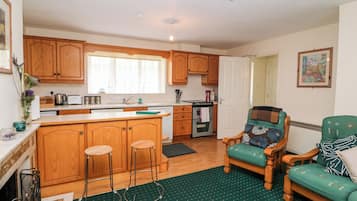 Ferienhaus | Eigene Küche | Kühlschrank, Geschirrspüler, Wasserkocher, Toaster