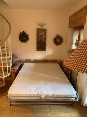 2 makuuhuonetta, silitysrauta/-lauta