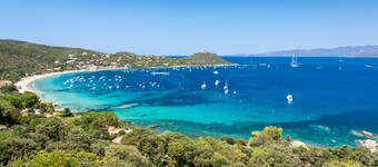 Villa ideally located in a peaceful setting between sea and mountains