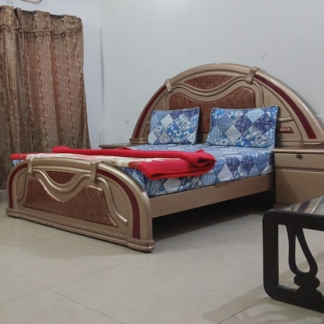 Free WiFi, bed sheets