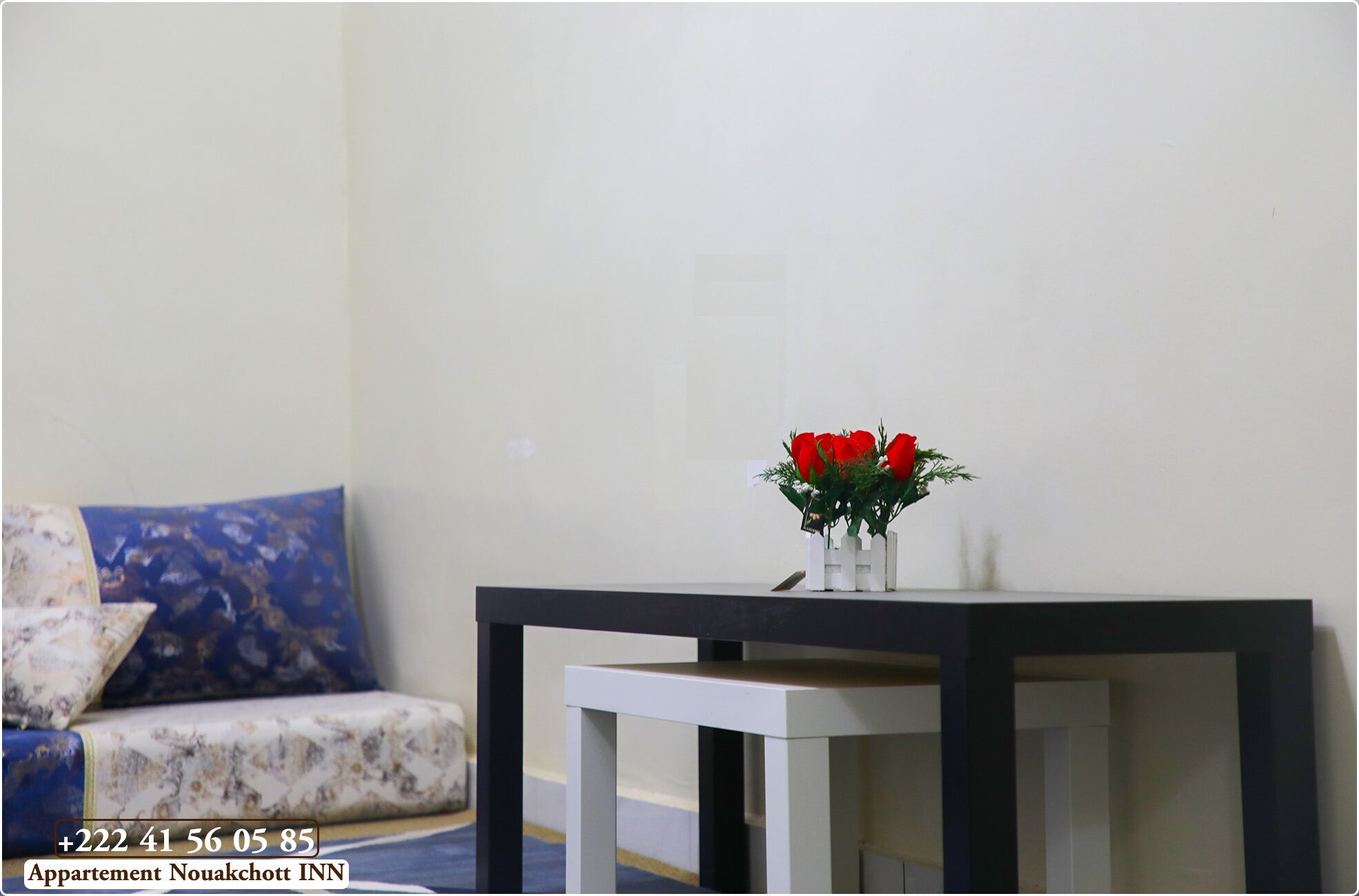 Apartamento superior | Zona de estar | Smart TV de 55 pulgadas con canales digitales, una televisión