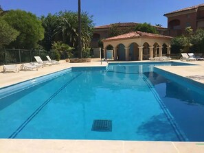 Pool - Nice and cosy apartment center ST TROPEZ, view of the gulf swimming pool parking (Saint-Tropez)