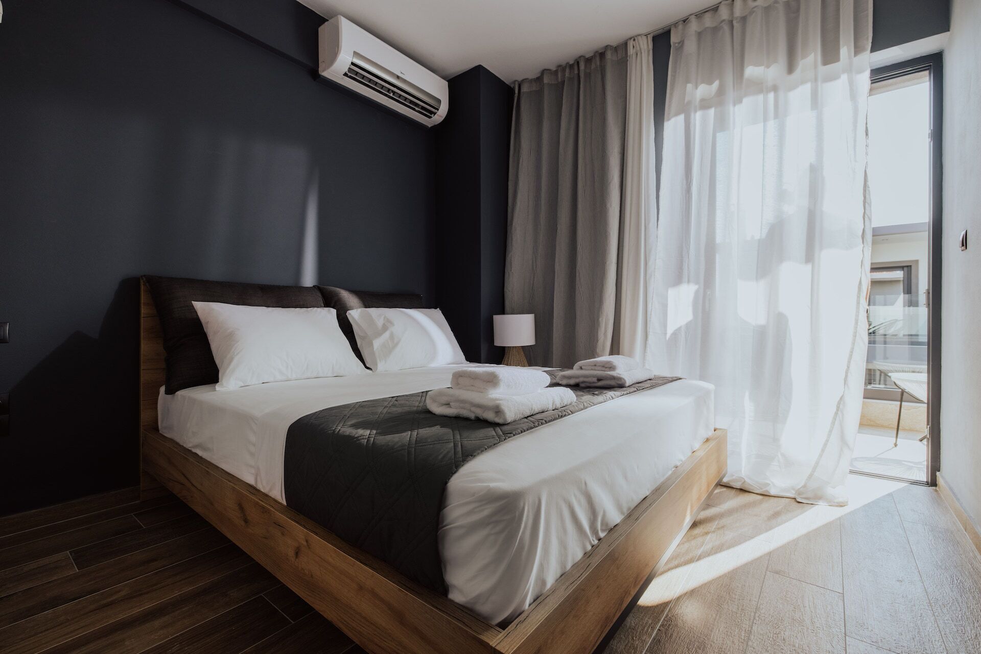 3 slaapkamers, een strijkplank/strijkijzer, gratis wifi, beddengoed