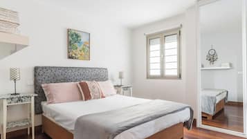 2 bedrooms, desk, soundproofing, iron/ironing board