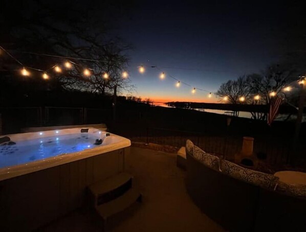 Terrace/patio - Lake/Beachfront - Private Boat Dock, Hot Tub (Eufaula)