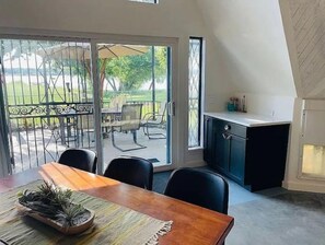 Dining - Lake/Beachfront - Private Boat Dock, Hot Tub (Eufaula)
