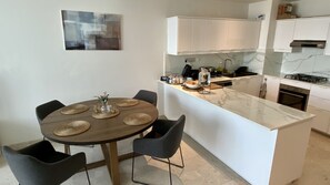 Fridge, oven, stovetop, coffee/tea maker