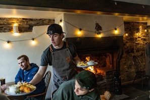 Restaurant - The Royal Oak Pub (Grange-over-Sands)