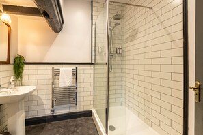 Habitación Premium | Baño | Secadora de cabello y toallas 