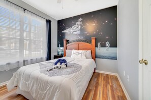 3 habitaciones, tabla de planchar con plancha, wifi y ropa de cama 