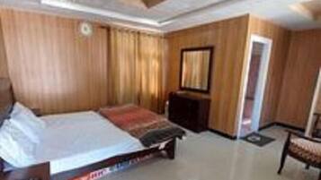 Deluxe Double Room | Free WiFi, bed sheets