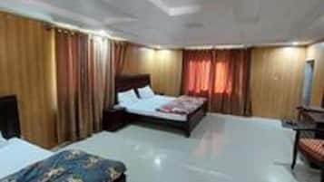 Deluxe Double Room | Free WiFi, bed sheets