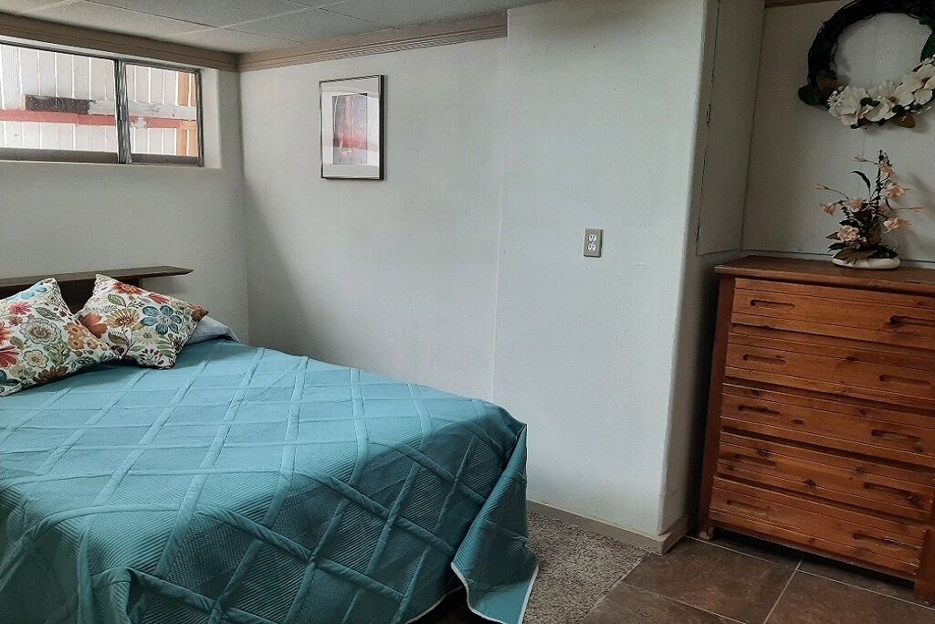 1 chambre, fer et planche à repasser, accès au Wi-Fi (inclus)