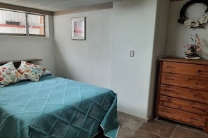 1 chambre, fer et planche à repasser, accès au Wi-Fi (inclus)