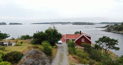 A Norwegian summer dream - with its own jetty and fantastic views of the sea