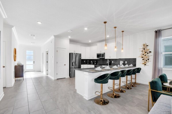 Microonde, forno, piano cottura, lavastoviglie