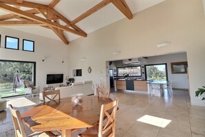 Dining - Villa Contemporaine Avec Piscine, au Coeur et au Calme du Vignoble (Bédarrides)