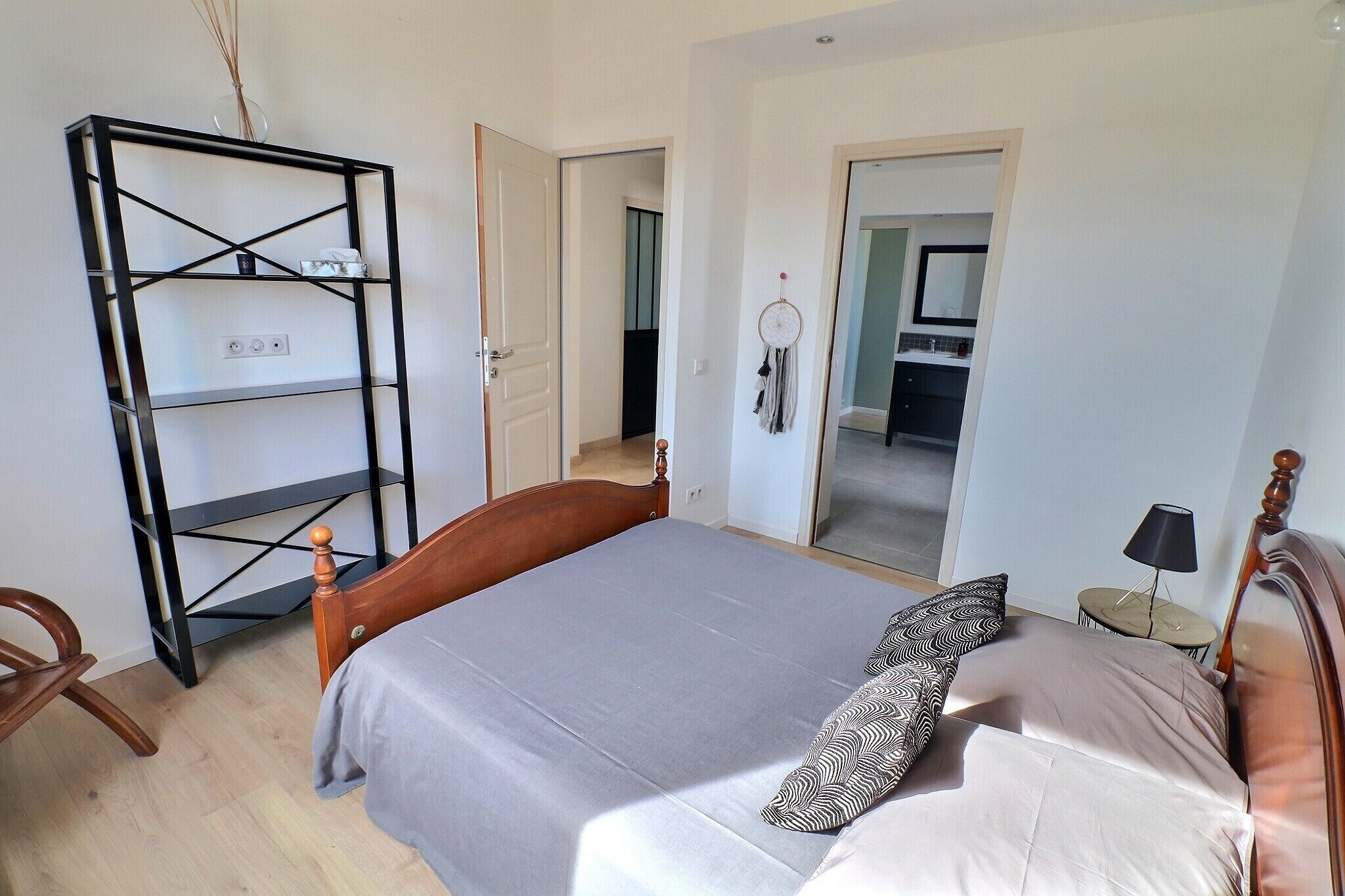 4 chambres, fer et planche à repasser, accès au Wi-Fi (inclus)