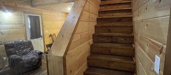 Pine Perfect Cabin on the edge of town only 1/2 mile from Current River!