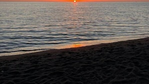 A beach at sunset with calm water and a clear sky. - Green House (Poti)