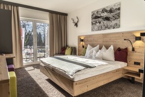 Premium bedding, in-room safe, desk, laptop workspace - Sweet Cherry Boutique & Guesthouse Tyrol (Innsbruck)