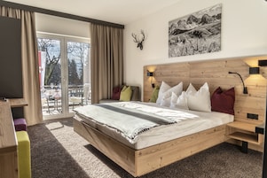Hochwertige Bettwaren, Zimmersafe, Schreibtisch
