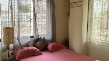 1 bedroom, internet, bed sheets
