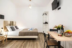 Colchones Select Comfort, muebles diferentes, escritorio y wifi gratis 