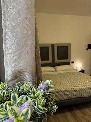 Comfort-Doppelzimmer, 1 Schlafzimmer | Select-Comfort-Betten, individuell eingerichtet, Schreibtisch