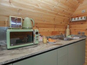 Cottage | Private kitchen | Fridge, electric kettle, toaster, cookware/dishes/utensils - Beech (Ulverston)