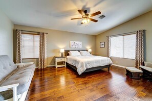5 bedrooms, iron/ironing board, travel crib, internet - Pool + Hot Tub: Home Near Peoria Sports Complex! (Peoria)