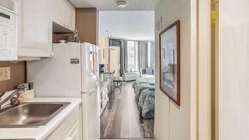 Iron/ironing board, Internet, bed sheets