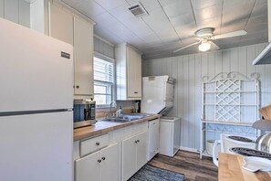 Réfrigérateur, micro-ondes, plaque de cuisson, lave-vaisselle