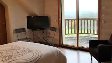 9 bedrooms, iron/ironing board, travel cot, free WiFi