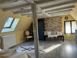 3 chambres, fer et planche à repasser, lit parapluie, Wi-Fi gratuit